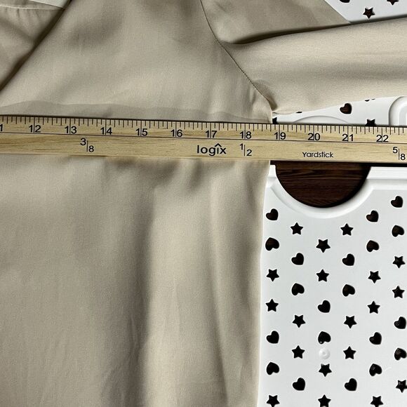 Vince Cream Classic Silk Button Up Collarless Blouse Long Sleeve Size 4 READ - Picture 7 of 8